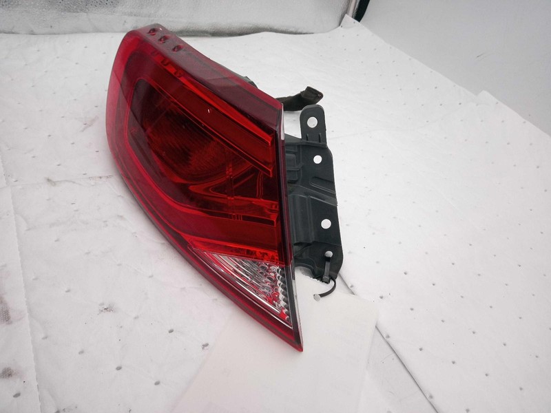 2015-2016 Chrysler 200 Left Tail Light Assembly Grey Used OEM 76774