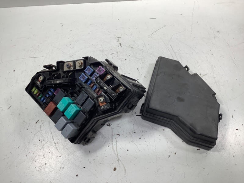 07-011 Honda CR-V Engine Main Fuse Box SWA-0030 OEM