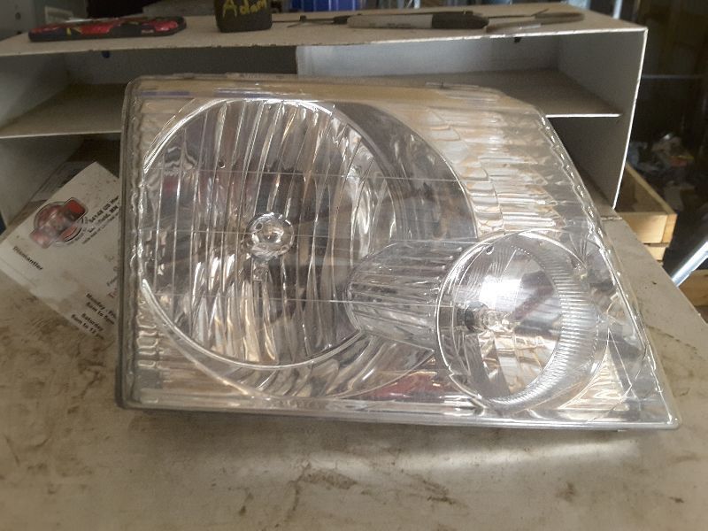 02 03 04 05 FORD EXPLORER R. HEADLIGHT 4 DR EXC. SPORT TRAC 103919