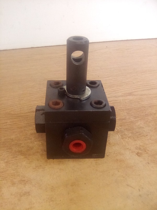 Parker BV4H04B4SS1V 4-Way High Pressure Ball Valve