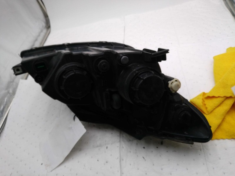 2011 Hyundai Elantra Left Headlight Assembly White OEM 25000 Miles 200548