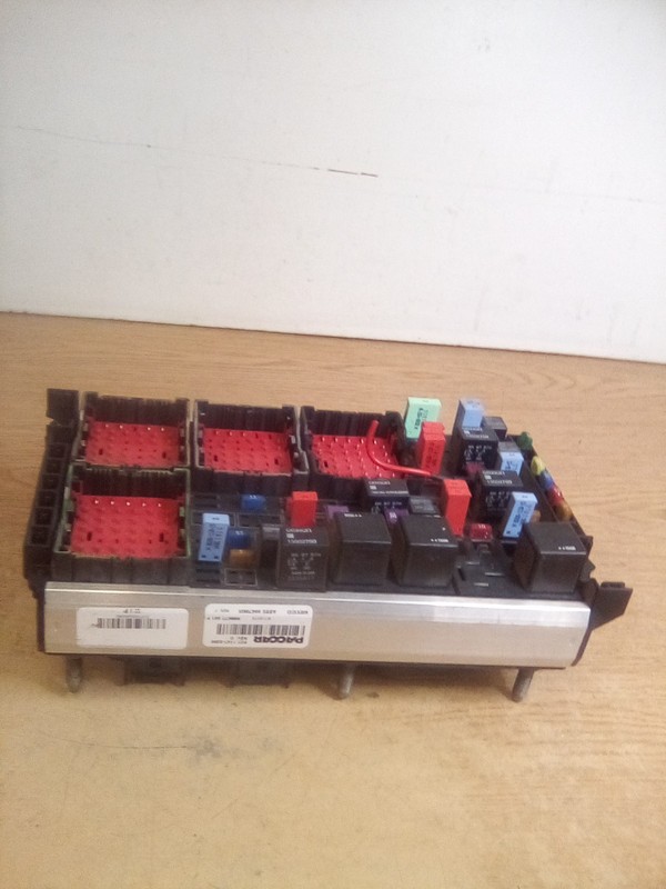 Kenworth T680/Paccar P27-1147-0200 PDCNGP Cab Fuse Assembly "READ DESCRIPTION"