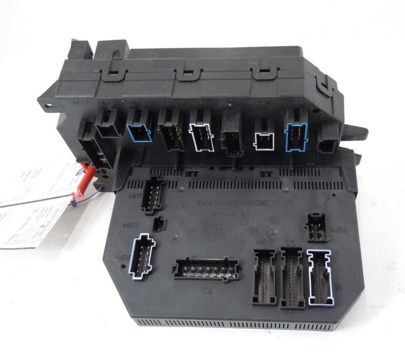 2007 Mercedes-Benz S550 Front SAM Engine Relay Fuse Box OEM 2215402250