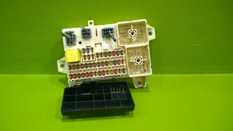 03 04 JAGUAR S-TYPE 3.0L AT FUSE BOX OEM 3454-10