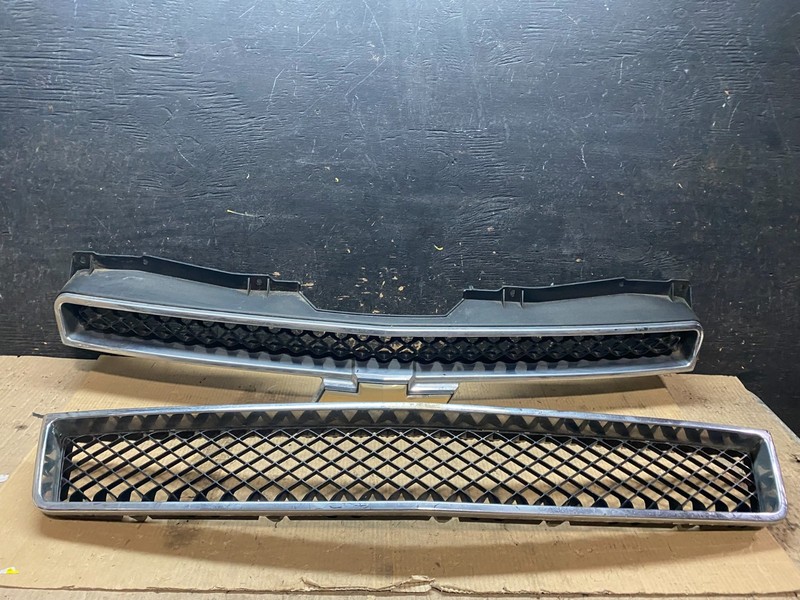 2007 to 2014 Chevrolet Tahoe Suburban Lower Upper Grill Grille Set Oem X3543 DG