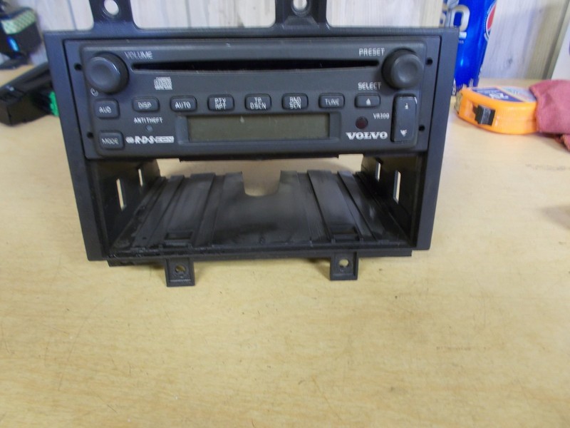 Volvo 20561221 Delphi Delco In-Dash AM/FM CD Radio w/ Bezel *FREE SHIPPING*