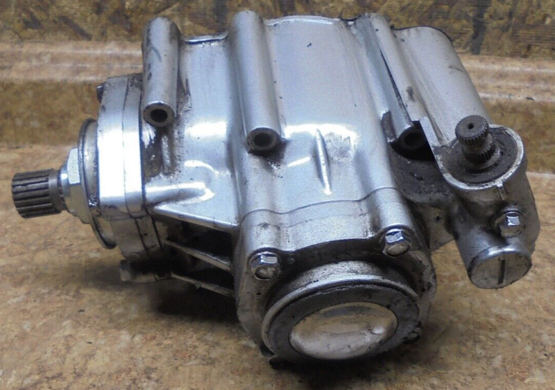 1986 Kawasaki Vulcan VN750 VN 750 A Engine Output Shaft Drive Gear Bevel Housing