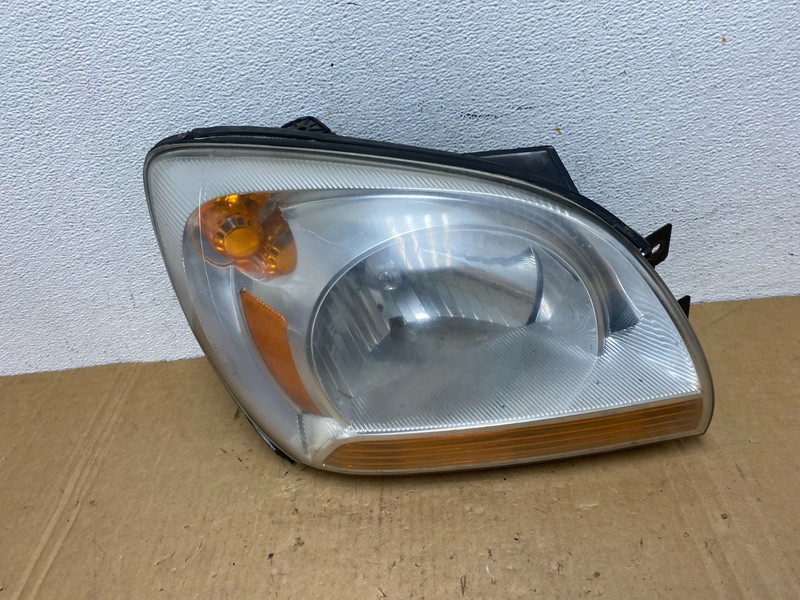 2005 to 2006 Kia Sportage Right Passenger RH Halogen Headlight AD2797 DW