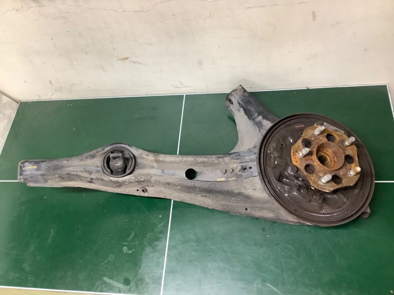 97-01 Honda CR-V ABS Left Rear Lower Control Trailing Arm with Hub used OEM