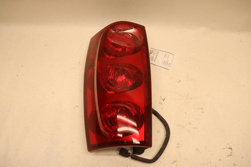 2007-2014 SUBURBAN 1500 REAR RIGHT PASSENGER SIDE TAIL LIGHT BRAKE LAMP OEM