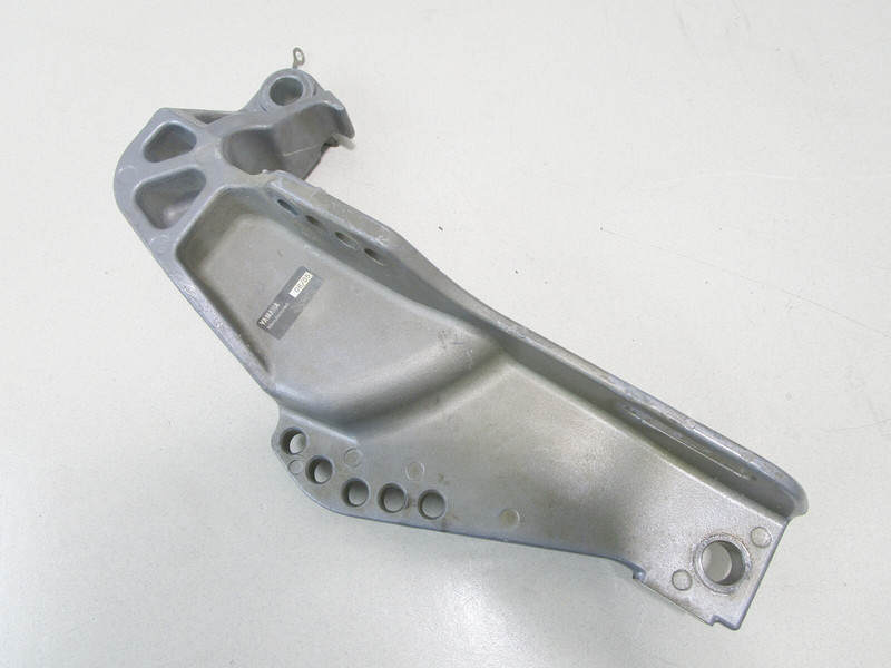 6C5-43112-00-4D Yamaha Outboard 60 HP 4 STK Right Transom Stern Bracket Clamp