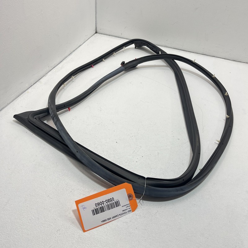 18-23 TOYOTA CAMRY XSE Door Surround Weatherstrip Front Right Passenger Side OEM