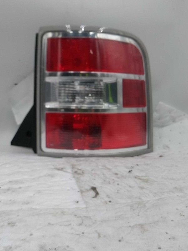 2016 Ford Flex Right Tail Light Assembly Black OEM 497038 126K Miles