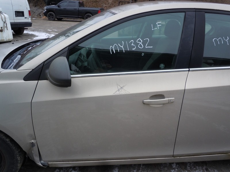 11 12 Chevrolet Cruze Front Door Assembly Driver Left Express Down *SCRATCHES*