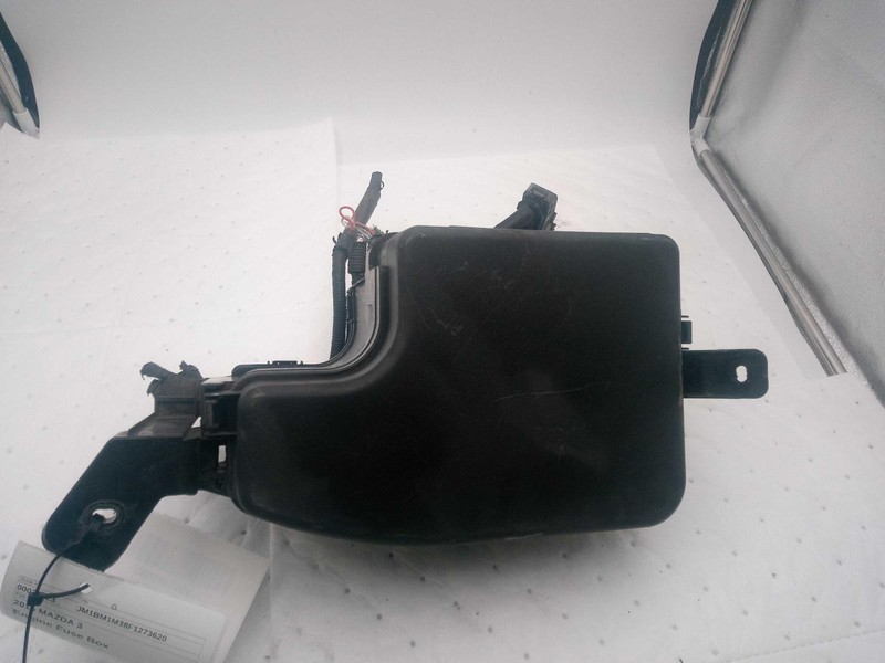 2015 MAZDA 3 Fuse Box OEM B62S66760 Red 118K Mileage Warranty 6 Months
