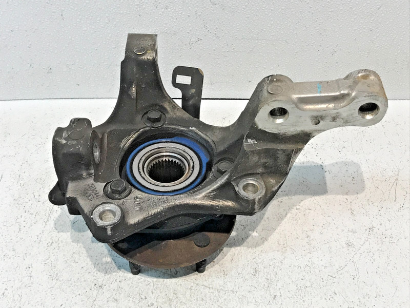 2001-2007 Chevy Monte Carlo Driver Left Front Spindle Knuckle Hub OEM