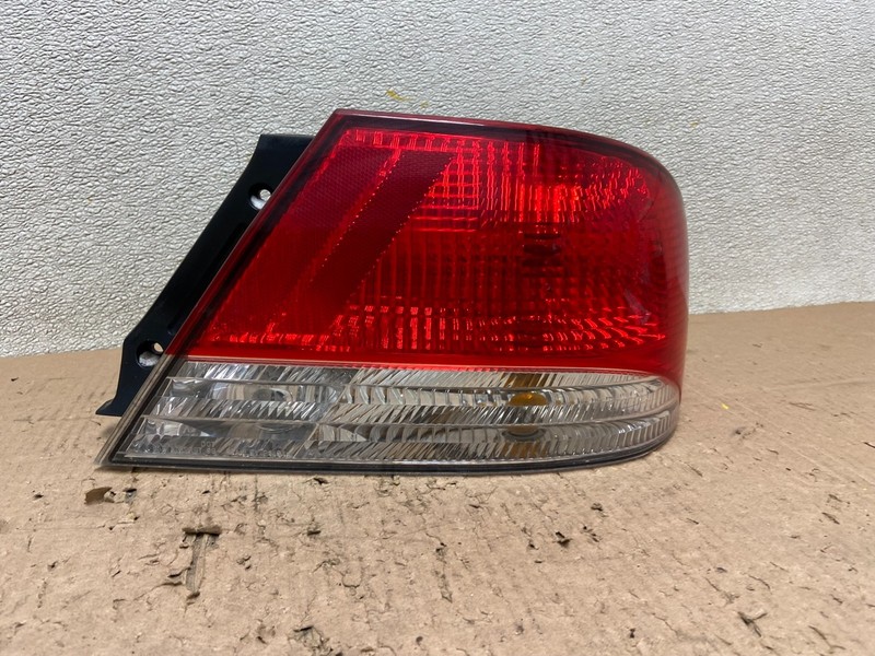 2002-2003 Mitsubishi Lancer Right Passenger RH Tail Light OEM Y0485 DG