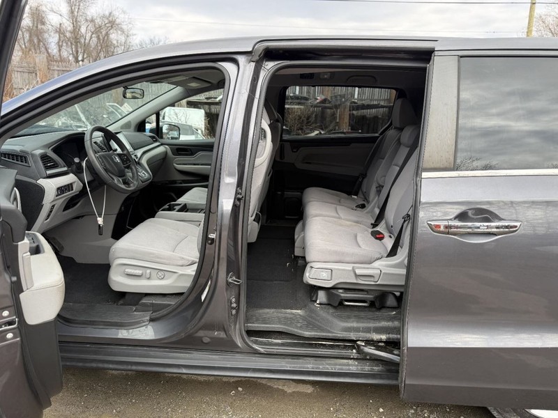 2018-2024 Honda Odyssey Left Driver Side Rocker With Post Gray