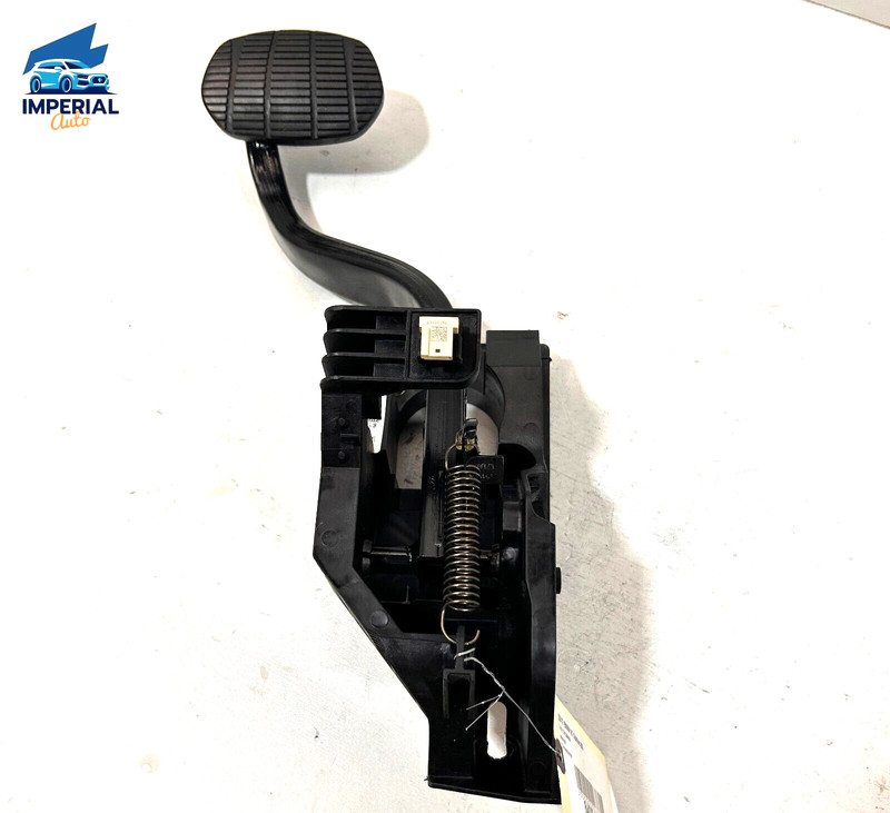 BMW X1 XDRIVE28I 2016-2021 BRAKE STOP PEDAL W/ BRACKET BLACK OEM 1PCS