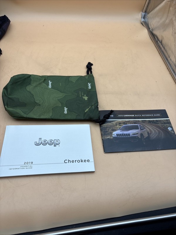2019 Jeep Grand Cherokee Owner’s Manual Quick reference guide with case included
