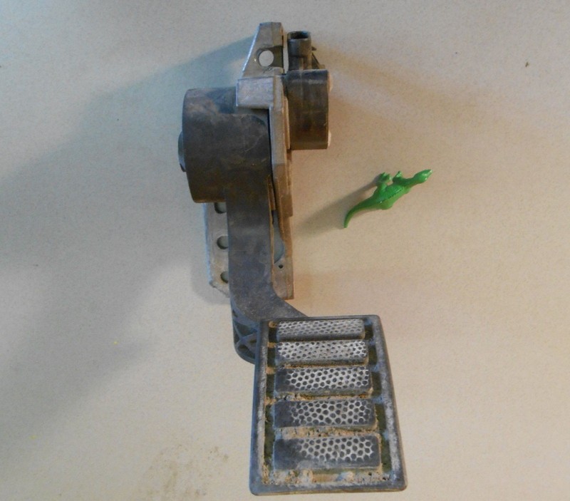01 Volvo VNL 2nd Gen Electronic Throttle Pedal 20360641 FREE SHIPPING 131994
