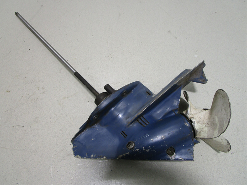 0382789 Johnson Evinrude 4 HP Outboard 20" Weedless Lower Unit Gearcase 1970