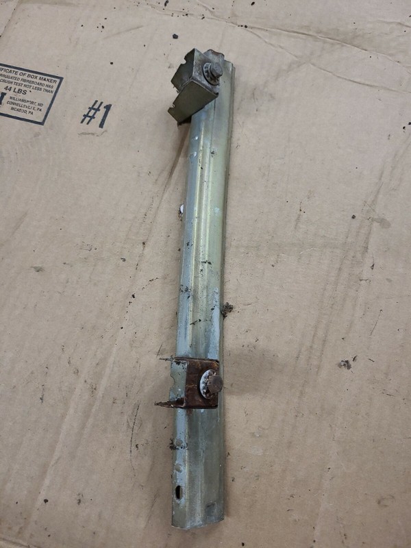 MERCEDES BENZ 220 D/8W115 LEFT REAR WINDOW TRACK GUIDE MOUNT
