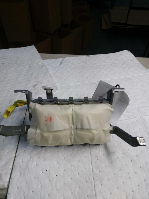 Used Right Instrument Panel Air Bag fits: 2008 Toyota Highlander passenger dash