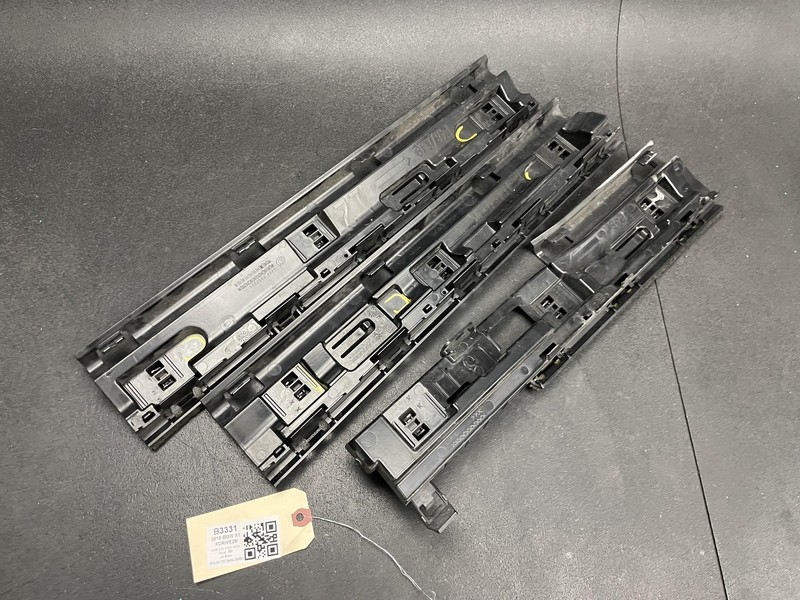 3PC Left Rocker Molding Mount Brackets 2018 BMW X1 51777332329 2016 2017 - 2021