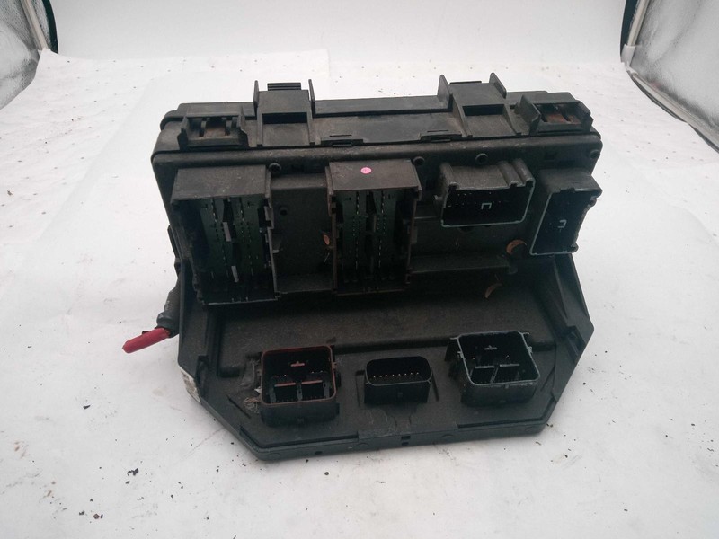 2010 Chrysler Town & Country Integrated Power Module OEM 04692305AD 181k Miles