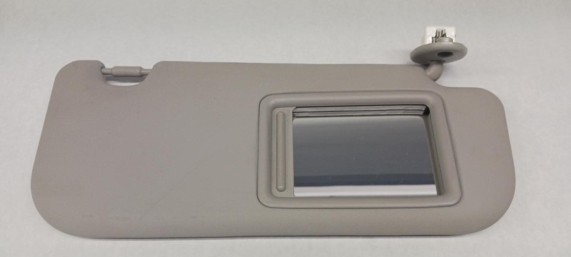 19-'24 TOYOTA RAV4 right passenger Sun visor illuminated OEM 6 Month Warranty!