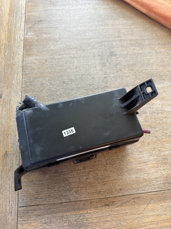 Engine Compartment Fuse Box (4x4)(5.2L)(AT)(AC) 1997 Dodge Ram 1500