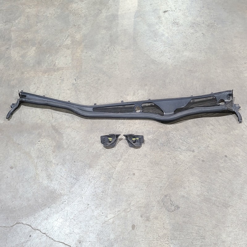01-05 Lexus GS300 Windshield Wiper Cowl Trim Panel AA7050