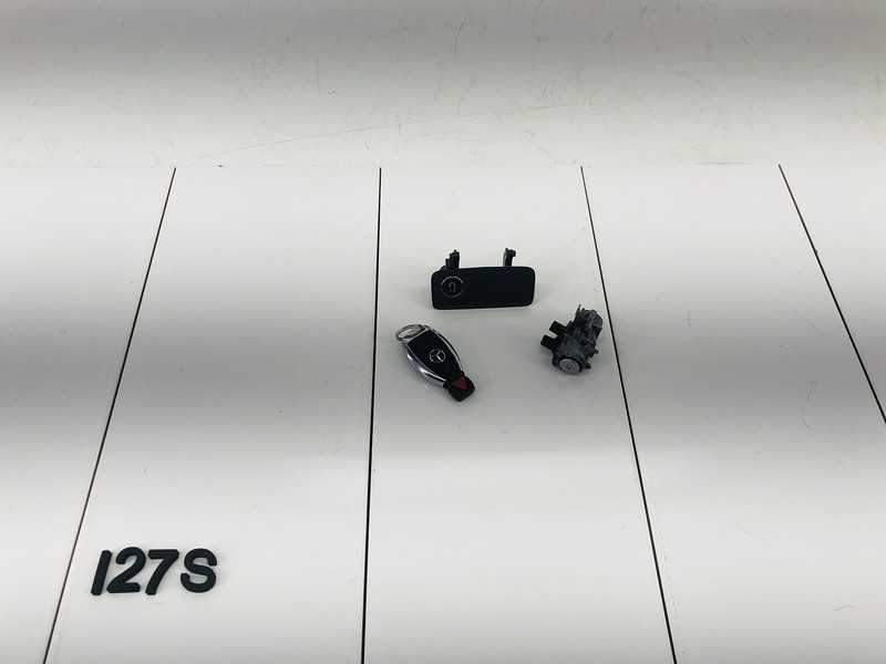 14-19 MERCEDES BENZ CLA250 GLOVE BOX & CENTRAL LOCK SET W/ KEY OEM