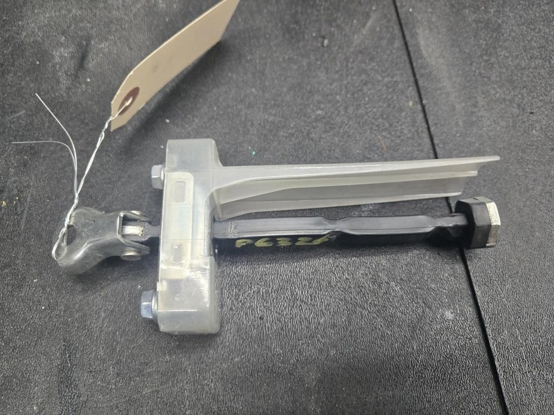 Rear Left Door Check Stopper 2021 Toyota C-HR 68640-F4010 2018 2019 2020 2022