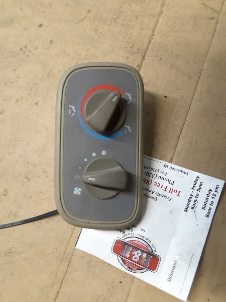 99 00 01 02 03 WINDSTAR TEMPERATURE CONTROL REAR ROOF MOUNTED 131165