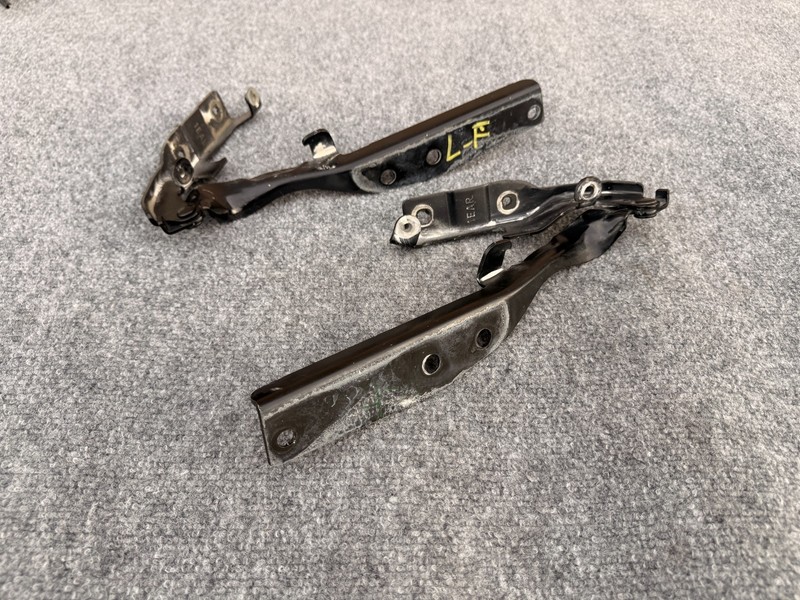 NISSAN 370Z 2009-2021 OEM LEFT & RIGHT HOOD HINGES BRACKETS PAIR (BLACK)
