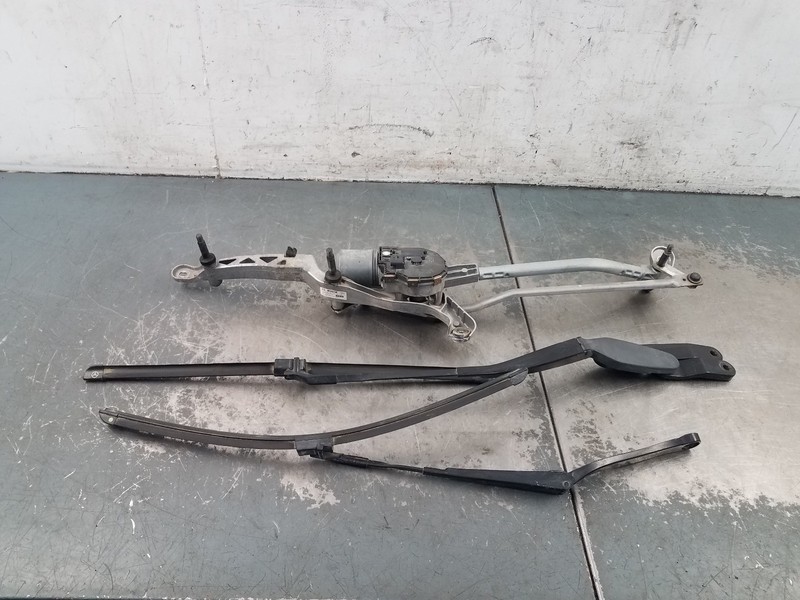 2014 Mercedes AMG E 63 S Windshield Wiper Motor / Arms #7111 VV4