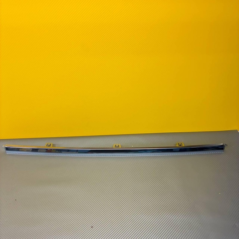 2022-2024 JEEP GRAND WAGONEER FRONT BUMPER CENTER CHROME MOLDING TRIM OEM