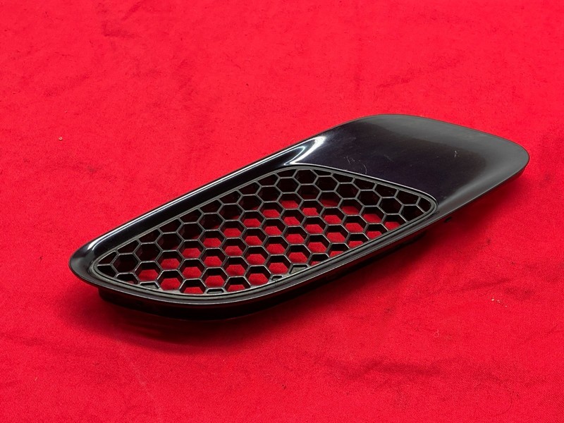 08-13 BMW E90 E92 E93 M3 Front Left Driver Hood Air Vent Grill Trim Black OEM✅