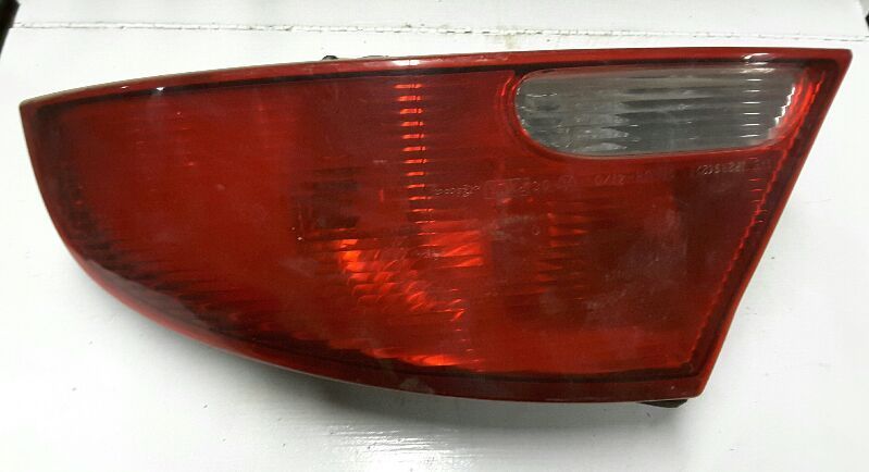 01 02 03 04 05 06 STRATUS R. TAIL LIGHT SDN 68701