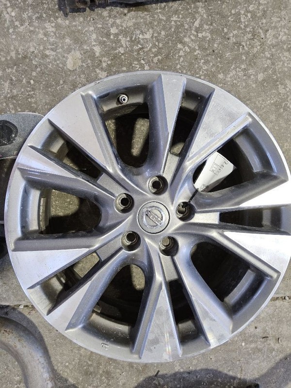 2015-2018 Nissan Murano Wheel Rim 18x7-1/2 Alloy Machined and Painted Pockets