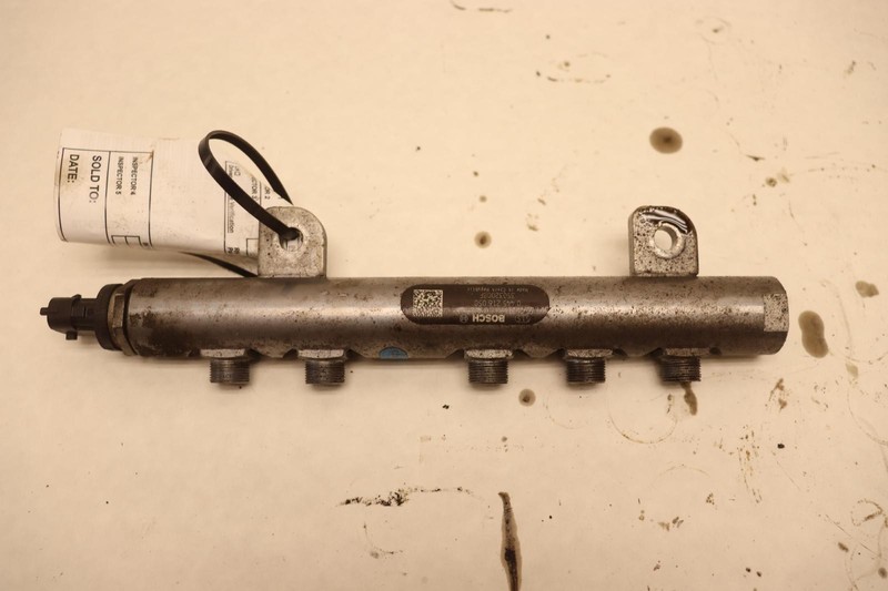 2014-2018 DODGE RAM 1500 3.0L DIESEL RIGHT SIDE FUEL INJECTION RAIL BOSCH OEM