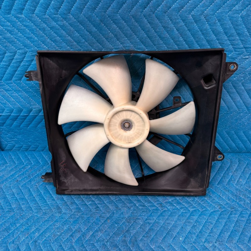 2000-2004 TOYOTA AVALON RIGHT RADIATOR COOLING FAN 16363-0A090 AA122750-5482 OEM