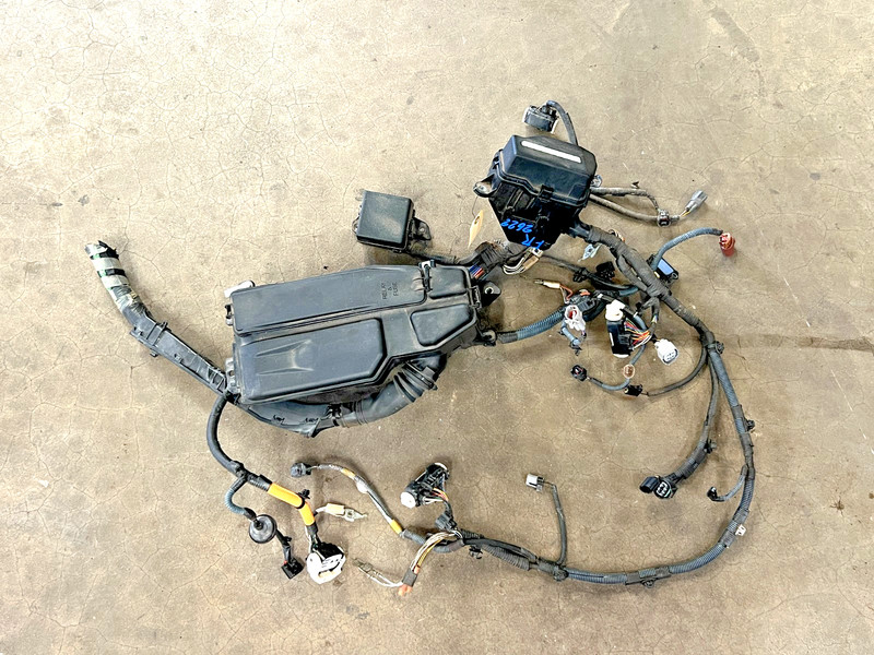 ⭐2008-2016 LEXUS LS600H ENGINE BAY JUNCTION FUSE RELAY BOX W/HARNESS OEM LOT2622