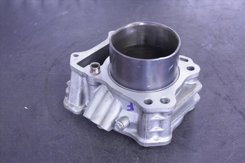 08 HYOSUNG GT 650 R COMET FRONT CYLINDER JUG OEM GT650