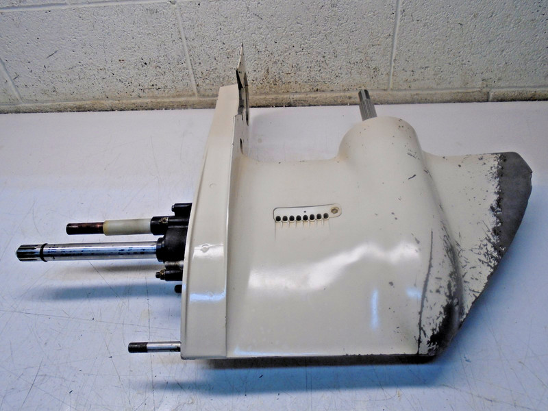 C Mercruiser Gen 1 Stern Drive Lower Unit Gearcase 623-5412 Sea Ray White