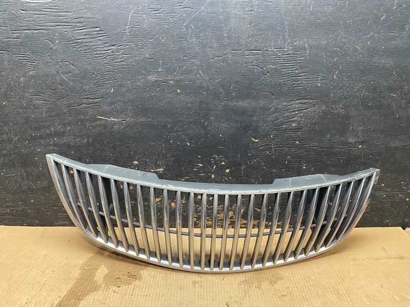 1998 to 2002 Lincoln Town Car Grille Chrome Plastic X3229 PS