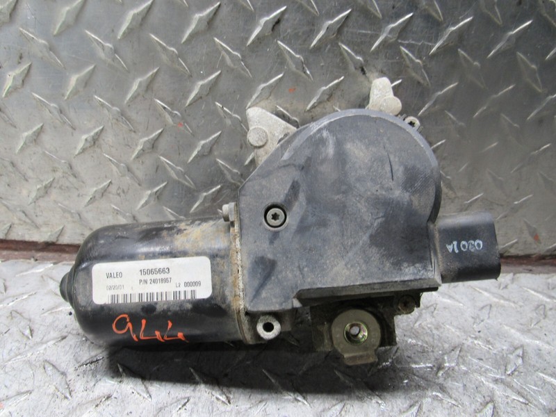2000-2002 CHEVROLET SUBURBAN 1500/ TAHOE WINDSHIELD WIPER MOTOR