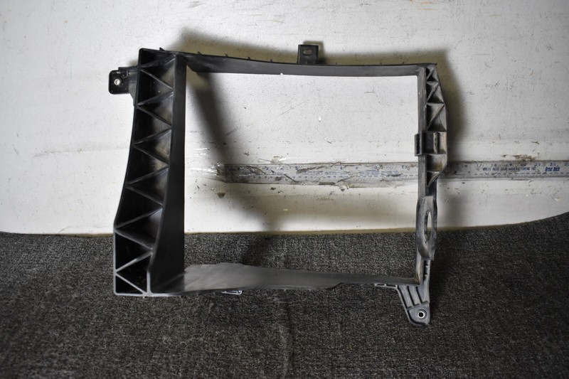 Land Rover Discovery Right Side Inter Cooler Air Induct LPLA-8A107-BC